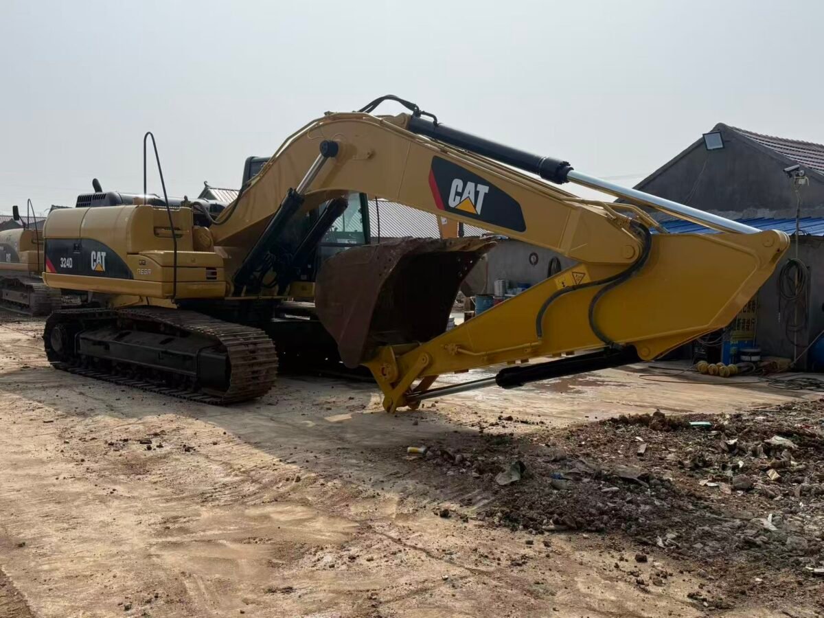 Caterpillar 324D manufactured in Japan in 2012 – euiplink.com/